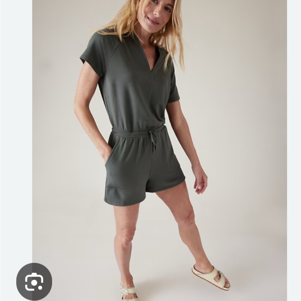 Athleta balance Black V-Neck Romper M